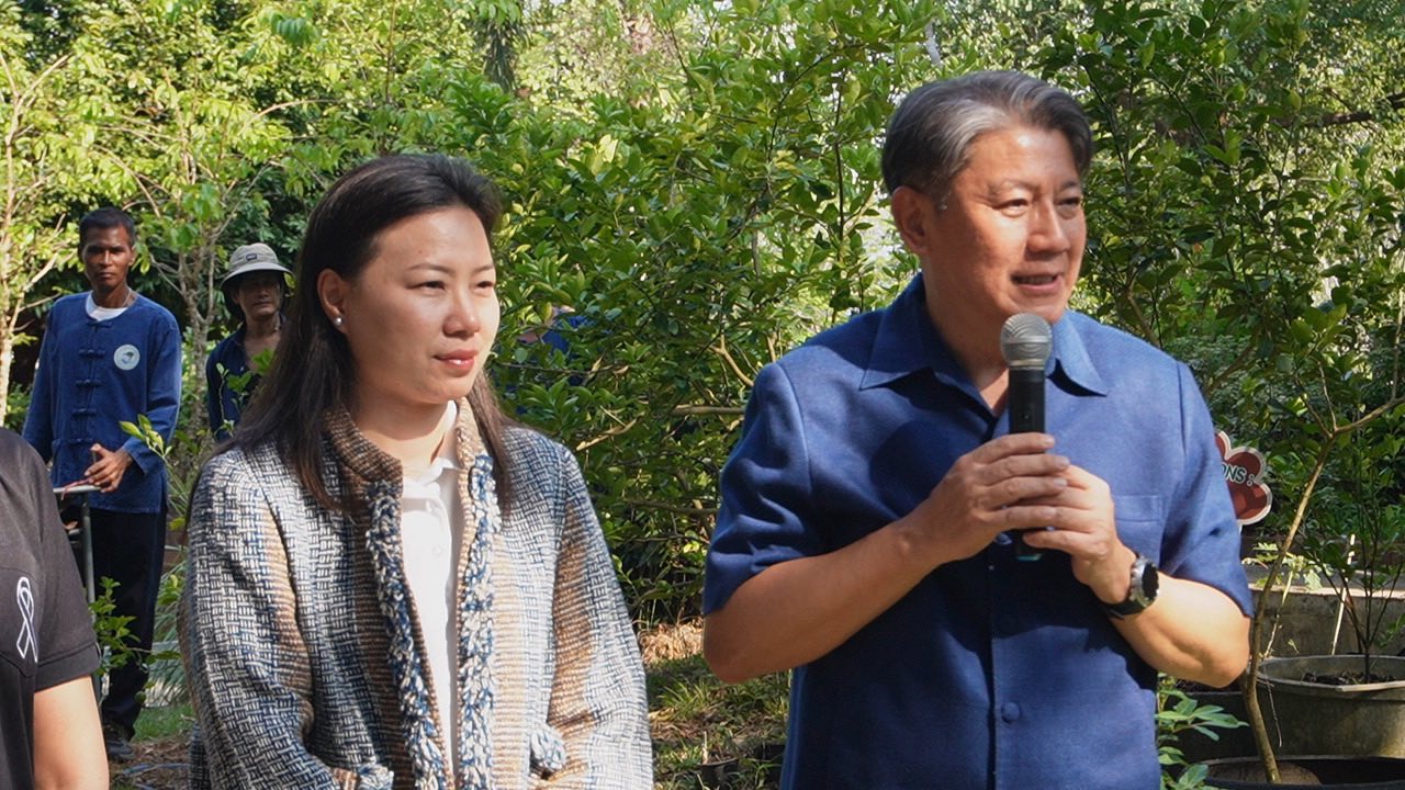 พช.จันทบุรี พร้อมรับมือสถานการณ์ผลกระทบทางเศรษฐกิจ ด้วยการรวมพลังสานต่อจัดกิจกรรมเอามื้อสามัคคี “ปลูกผักสวนครัว เพื่อสร้างความมั่นคงทางอาหาร” 