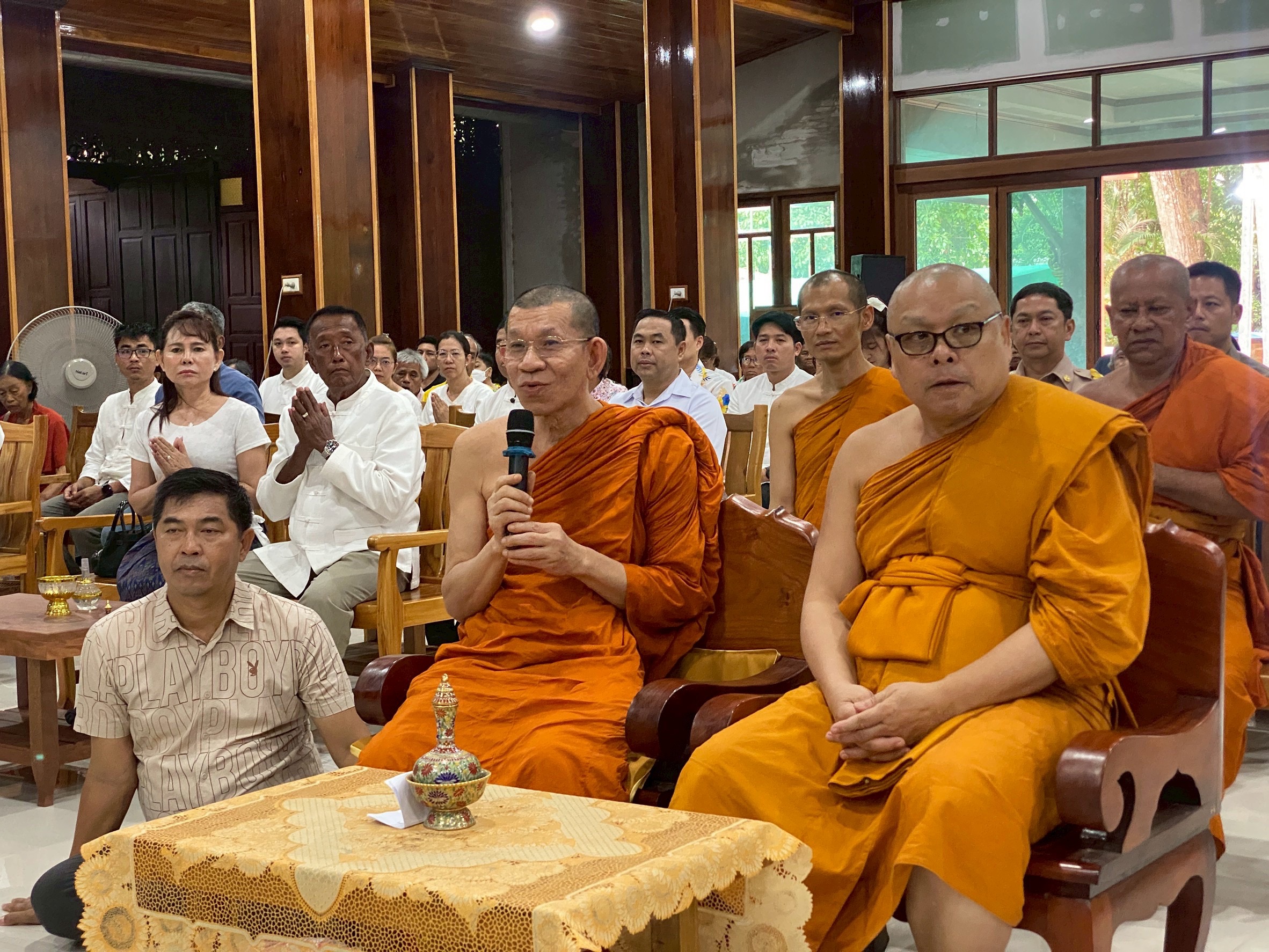สำนักงานพัฒนาชุมชนจังหวัดจันทบุรี ร่วมสืบสานประเพณีสงกรานต์ "ก่อพระเจดีย์ทราย" 